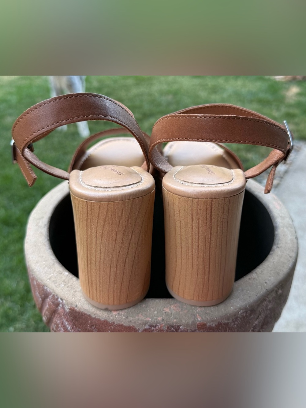 Universal Thread Platform Sandals - Picture 4 of 5
